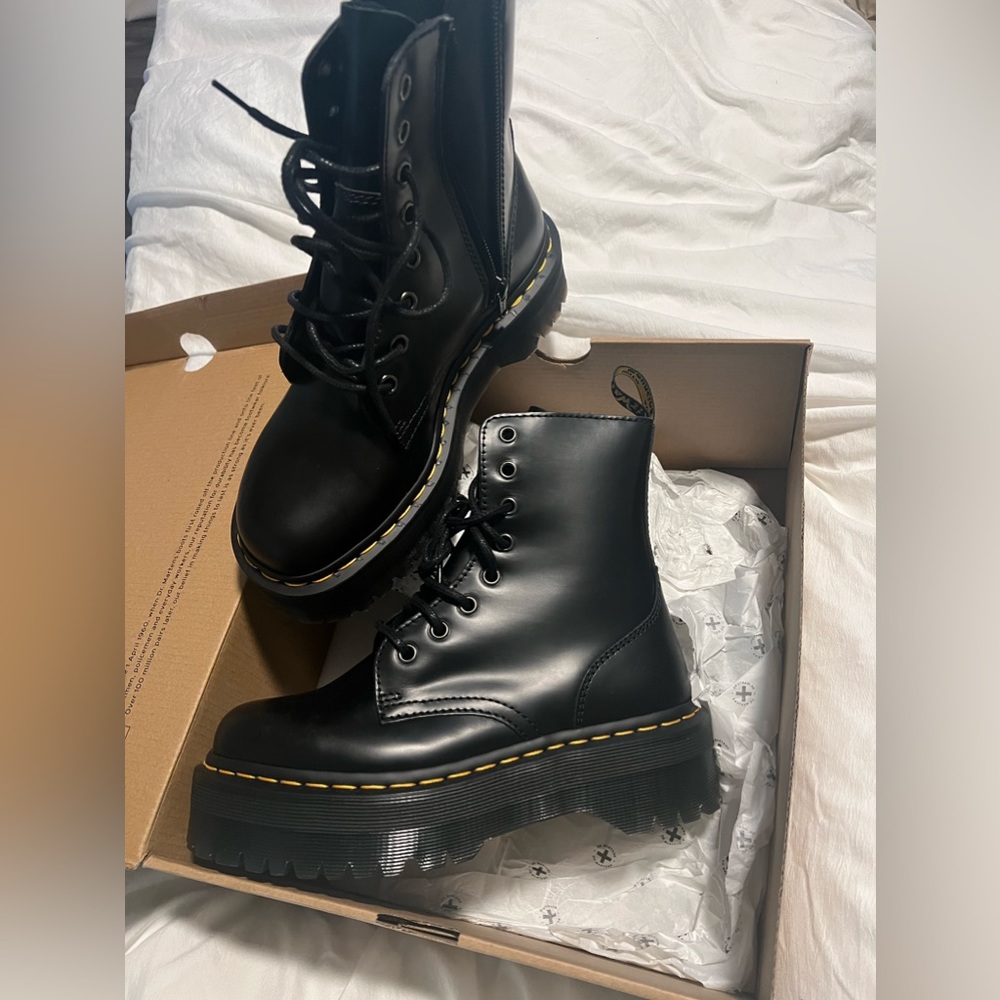 Dr martens (NEVER WORN)